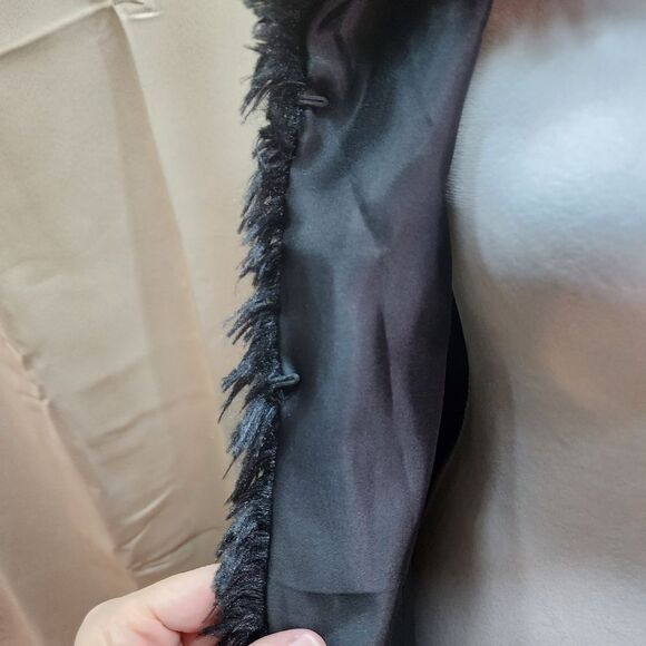 Apt. 9 Black Faux Feather Fur Clasp Front Vest Jacket Fits Small and Medium - Picture 5 of 8